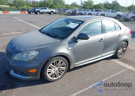 2012 Suzuki Kizashi Sport Sls z USA, uszkodzony, nr VIN JS2RE9A80C6100317